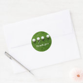 Golfballen zijn op groen gras dank u ronde sticker (Envelop)