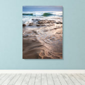 Golfbreker op strand, Californië Canvas Afdruk (Insitu (Houten vloer))