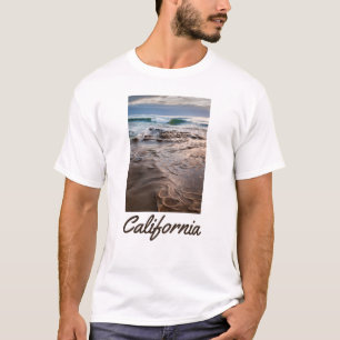 Golfbreker op strand, Californië T-shirt