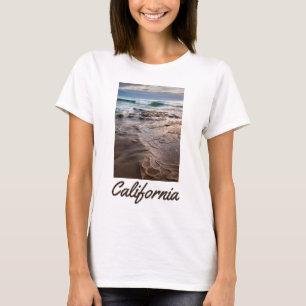 Golfbreuk op het strand in Californië T-shirt