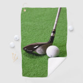 Golfclub en bal op een groene ondergrond Golf Hand Golfhanddoek (Insitu)
