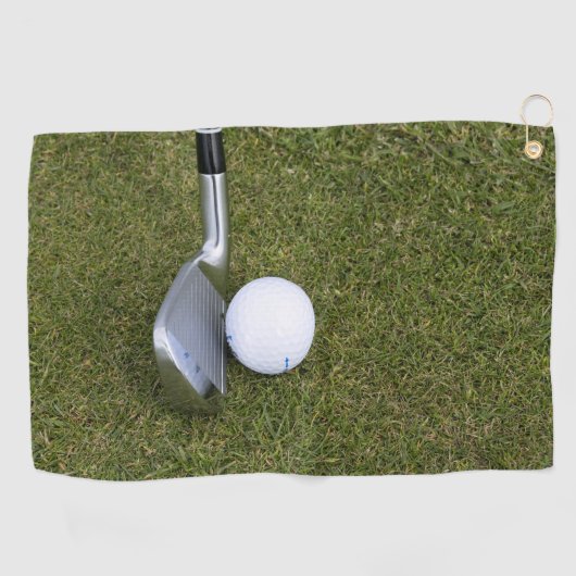 Golfclub en bal op gras Beste Golfhanddoeken Golfhanddoek (Horizontaal)