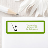 Golfclub en zwarte bal, groene gewoonte etiket (Insitu)