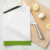 Golfclub en zwarte bal, groene gewoonte theedoek (Quarter Fold)