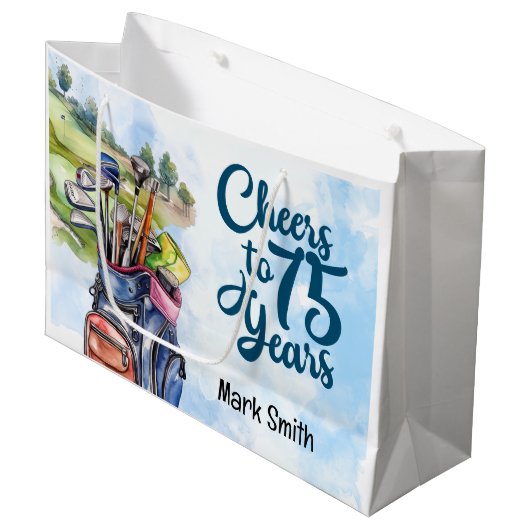 Golfer 75th Verjaardag met golftas op golfbaan Groot Cadeauzakje (Voorkant Gekanteld)