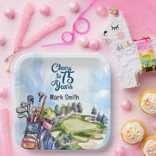 Golfer 75th Verjaardag met golftas op golfbaan Papieren Bordje (Feest)