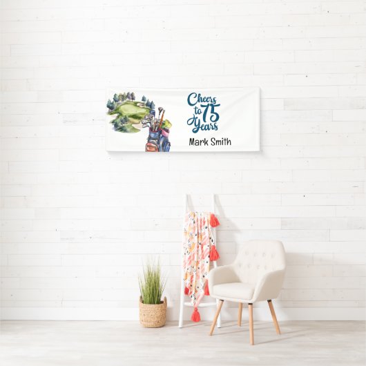 Golfer 75th Verjaardag met golftas op golfbaan Spandoek (Insitu)