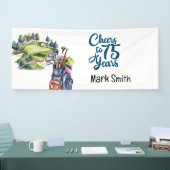 Golfer 75th Verjaardag met golftas op golfbaan Spandoek (Beurs)