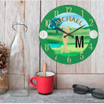 Golfer Golf Course Custom Name 3-D Monogram Grote Klok<br><div class="desc">Een aangepaste unieke golfsklok — smaakvol gedaan — klaar om de koers uit te voeren — schilderachtig — golfer in actie — en personaliseer je ook met een aangepast tweetonig monogram en hun naam. Dit is een geweldig cadeau voor alle heren golfgeliefden — leuk, aantrekkelijk of uniek. Als u ontwerpvragen...</div>