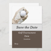 Golfer houdt golfbal aan voor Save the Date golfer Kaart (Voorkant / Achterkant)
