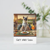 Golfer in club house with golf ball in plate briefkaart (Staand voorkant)