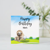 Golfer luiaard is golfen op groene verjaardag kaart (Staand voorkant)