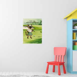 Golfer staat op de putting green voor Siamese katt Poster