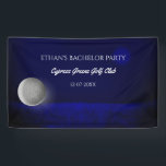 Golfer vrijgezellenfeest – Navy Blauwe Golfbal – G Spandoek<br><div class="desc">Voeg een persoonlijke touch toe aan je vrijgezellenfeest met deze opvallende golf-thema banner. Met een slanke illustratie van een golfbal tegen een marineblauwe golfbaan achtergrond,  legt het de sfeer van het spel op een klassieke,  kalmerende manier vast.</div>