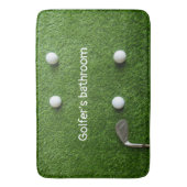 Golfertoilet met golfballen op groen gras badmat (Voorkant Verticaal)