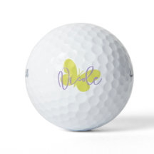 Golfgroene vlinder en paarse scriptnaam