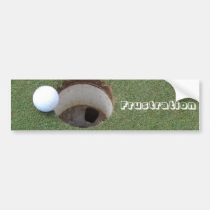Golfgulden die een bumpersticker aanbrengen.