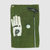 Golfhandschoen en bal op gras Golf Handdoeken (Voorkant)