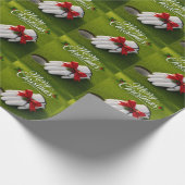 Golfhandschoen Kerstthema op groen gras Cadeaupapier (Hoek)