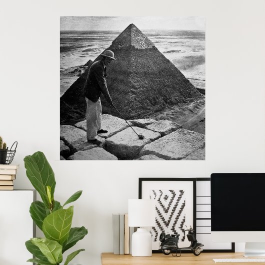 Golfing in de Pyramide Black en White Poster (Thuiskantoor)