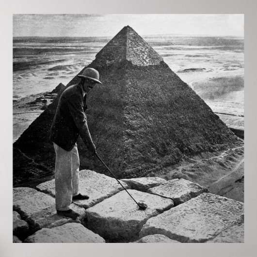 Golfing in de Pyramide Black en White Poster (Voorkant)