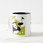 Golfkar, clubs, & greens tweekleurige koffiemok (Voorkant links)