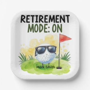 Golfpensioen met bal op green papieren bordje