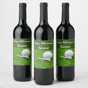 Golfpensioen met golfbal en t-shirt op groen wijn etiket