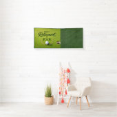 Golfpensioen met golfbal op green spandoek (Insitu)