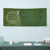 Golfpensioen met golfbal op green spandoek (Beurs)
