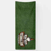 Golfpensioen met golfbal op green  spandoek (Verticaal)