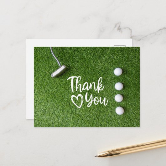 Golfputters zijn op groen gras briefkaart (Voorkant / Achterkant in situ)