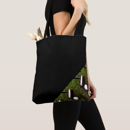 Golftas met golfbal en rotter tote bag (Dichtbij)