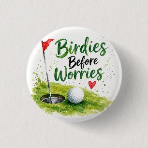 Golfvlag en bal op de golfbaan  ronde button 3,2 cm