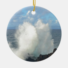 Golven die breken op een vulkanische kust keramisch ornament