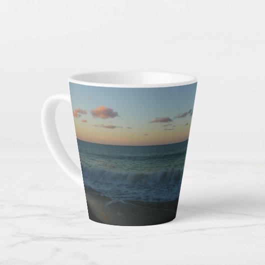 Golven kruipen in het Zonnestrand Landschap Latte Mok (Linkerhoek)