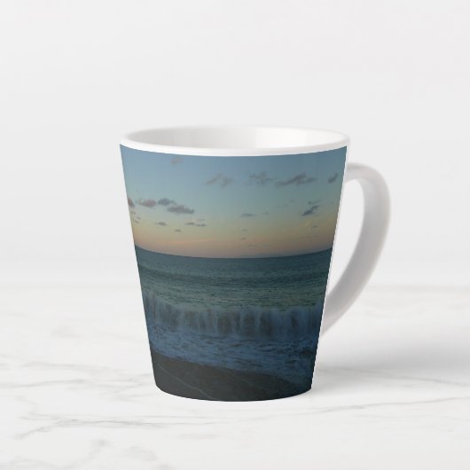 Golven kruipen in het Zonnestrand Landschap Latte Mok (Rechterhoek)