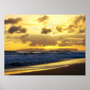 Golven kruipen op Kauai Beach op Sunset Poster