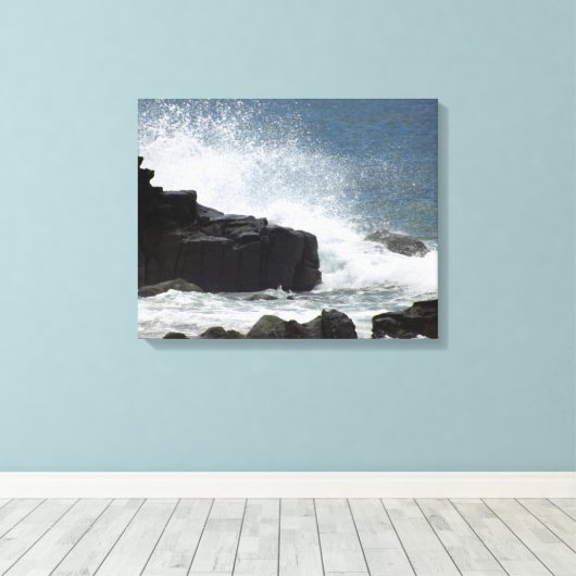 Golven kruipen op Rocks Canvas Afdruk (Insitu (Houten vloer))