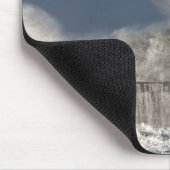 Golven kruipen tegen een vuurtoren muismat (Hoek)