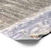 Golven kruipen tegen een vuurtoren poster (Hoek)