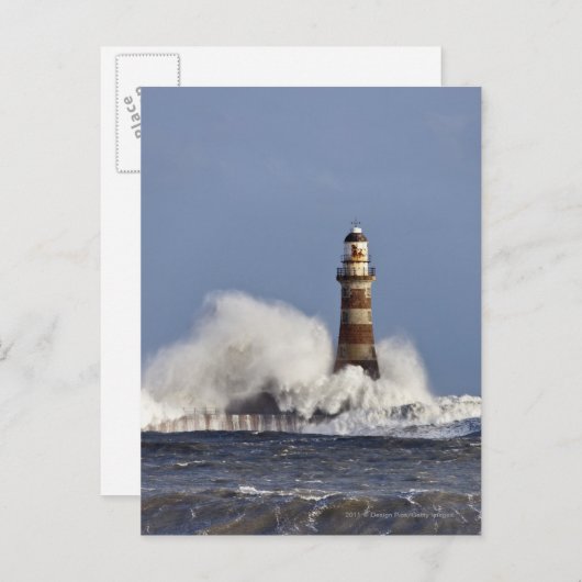 Golven kruipen tegen Roker Lighthouse Briefkaart (Voorkant / Achterkant)