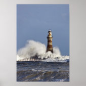Golven kruipen tegen Roker Lighthouse Poster (Voorkant)