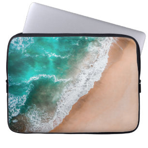 Golven op zandstrand  laptop sleeve