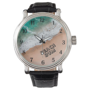 Golven op zandstrand strandzwerver horloge