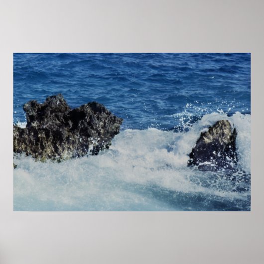 golven spatten op koraalrotsen Prints (Voorkant)
