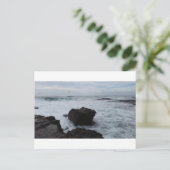 Golven tegen briefkaart met rotsen (Staand voorkant)