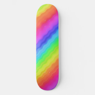 Golvend diagonaal kleurrijk regenboogontwerp persoonlijk skateboard