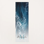 Golvend schuimend donkerblauw zee water abstract M Yogamat (Voorkant)
