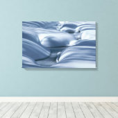 Golvende sneeuwbanken en Frozen Stream Canvas Afdruk (Insitu (Houten vloer))